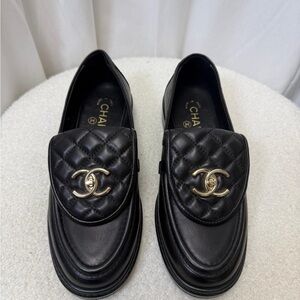 CHANEL INTERLOCKING CC LOGO LAMBSKIN LOAFERS SZ 36
